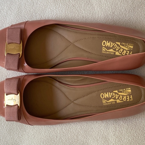 Ferragamo Vara Flats - Picture 1 of 3